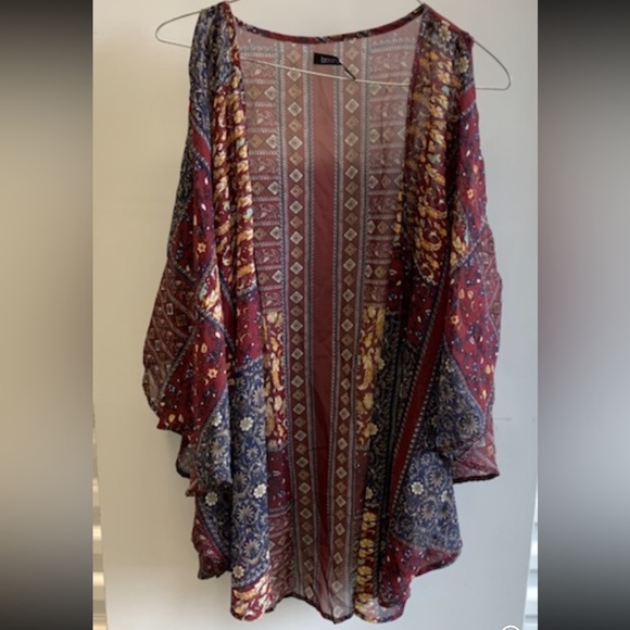 Sweaters - Gold / Burgundy Cut Out Kimono